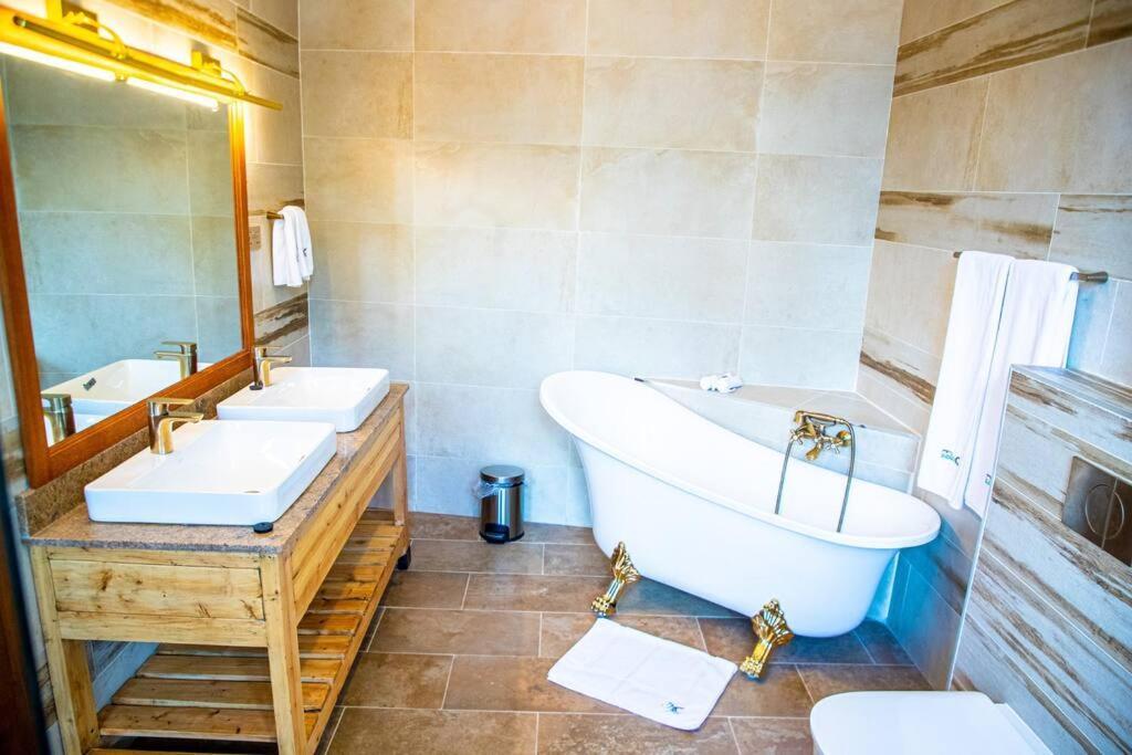 Hotel Kirimara Woodlands, Nanyuki Extérieur photo